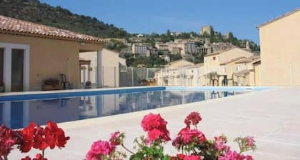 Studio Montbrun-les-Bains, Le Hameau des Sources, vue village et Mont Ventoux
