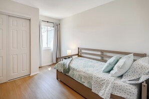 3 Schlafzimmer, Schreibtisch, Bügeleisen/Bügelbrett, kostenloses WLAN