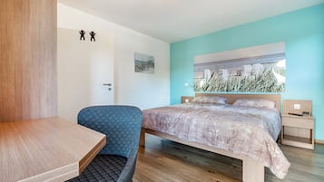 2 habitaciones, escritorio, tabla de planchar con plancha y wifi