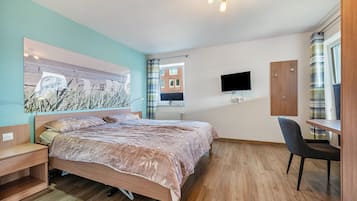 2 Schlafzimmer, Schreibtisch, Bügeleisen/Bügelbrett, WLAN