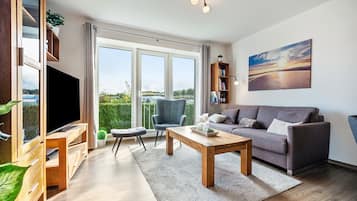 Fernseher, DVD-Player, Stereoanlage