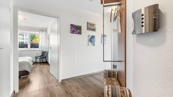 2 Schlafzimmer, BĂŒgeleisen/BĂŒgelbrett, WLAN, BettwĂ€sche