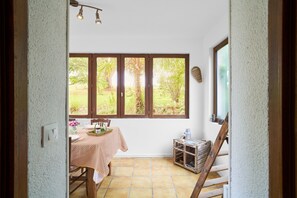 Interior - Maison La Plaine – Comfortable Holiday Home with Terrace in the Heart of Périgord (Saint-Laurent la Vallée)