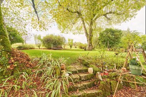 Property grounds - Maison La Plaine – Comfortable Holiday Home with Terrace in the Heart of Périgord (Saint-Laurent la Vallée)