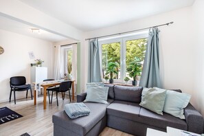 TV - Apartment 'Bella Verde' with Balcony and Wi-Fi (Lübeck)