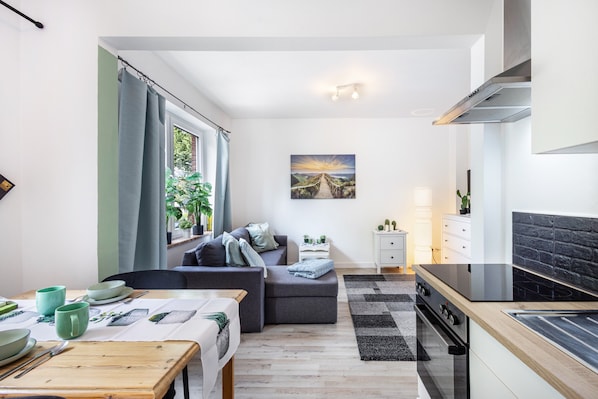 Køleskab, mikrobølgeovn, ovn, kogeplade