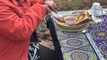 Free daily English breakfast