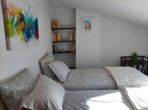 4 bedrooms, iron/ironing board, WiFi, bed sheets