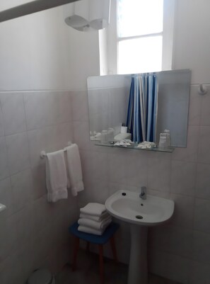Shower, towels