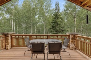 تناول الطعام بالخارج