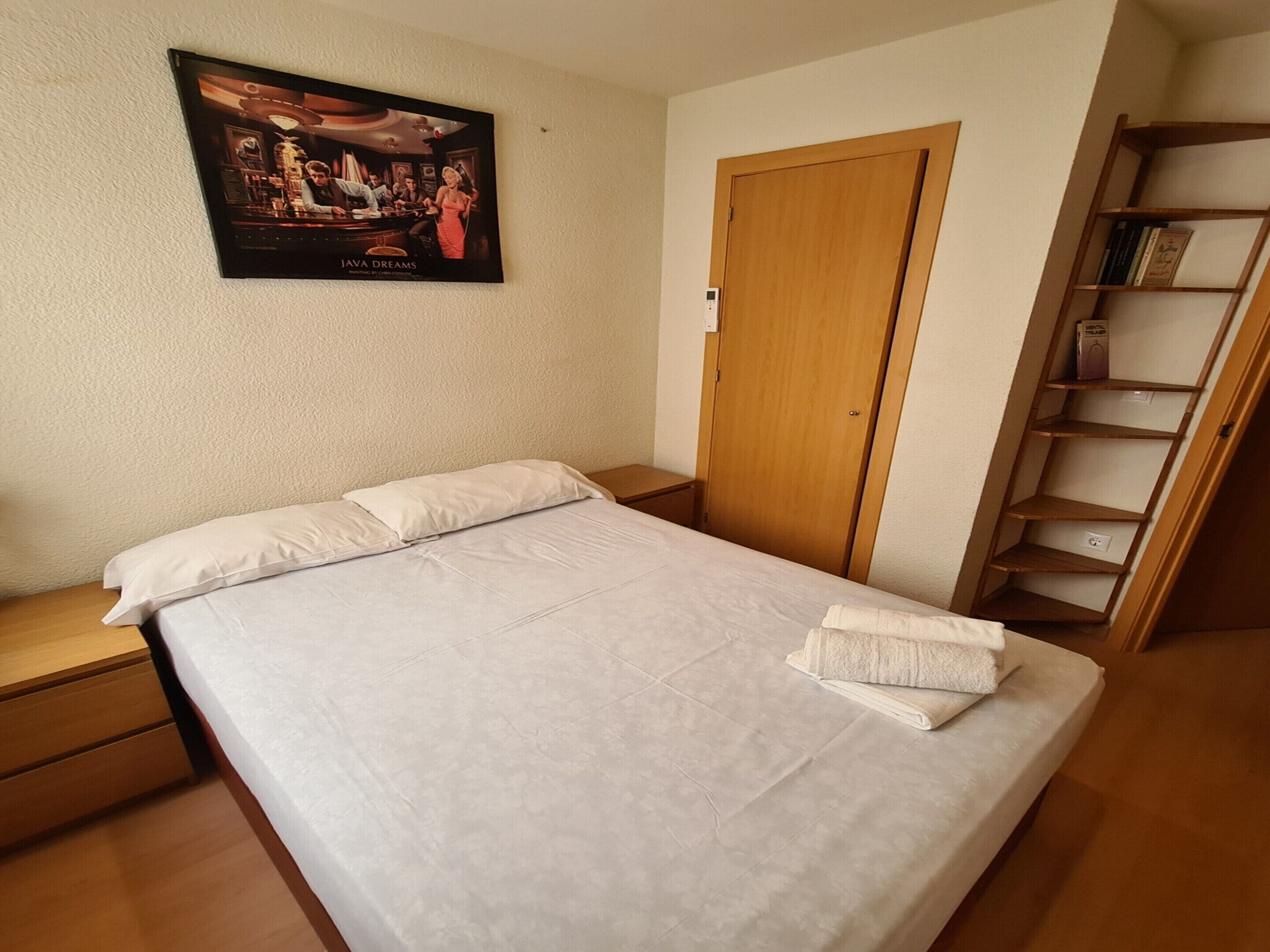 Departamento | 3 habitaciones y tabla de planchar con plancha 