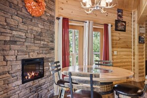 Cabin, 2 Bedrooms | Dining