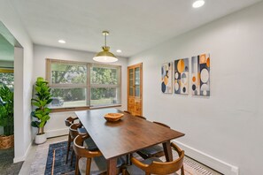 Casa, 4 dormitoris | Servei de restauració