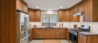 Iowa City 4br Backyard Walk To Stadium 4 Bedroom Home