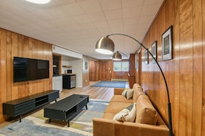 House, 4 Bedrooms | Living area | Smart TV, streaming services