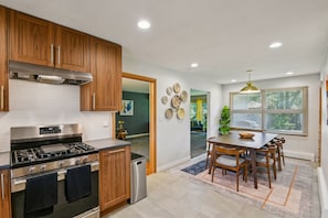 House, 4 Bedrooms | Private kitchen | Fridge, oven, coffee/tea maker, toaster