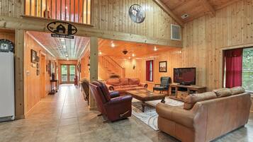 House, 4 Bedrooms | Living area | Smart TV, streaming services