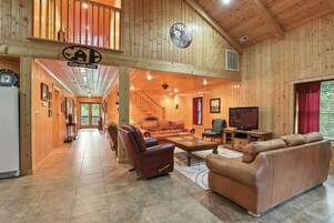 House, 4 Bedrooms | Living area | Smart TV, streaming services