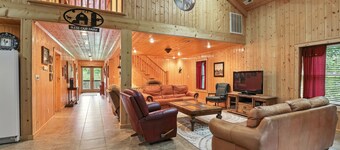 Secluded Mountain Retreat With Stunning Views 4 Bedroom Home