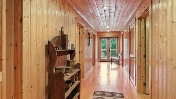House, 4 Bedrooms | Interior