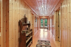 House, 4 Bedrooms | Interior