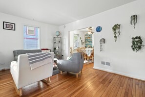 House, 3 Bedrooms | Living area | Smart TV - La Casa Naranja 3 Bedroom Home (Ann Arbor)