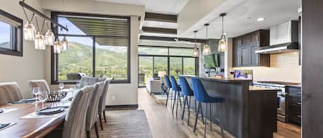 House, 4 Bedrooms | Dining