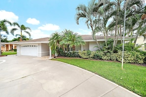 House, 2 Bedrooms | Property grounds