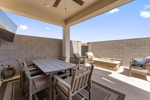 Townhome, 4 Bedrooms | Outdoor dining - Ripples And Rocks Adventure House 4 Bedroom Townhouse (Washington)