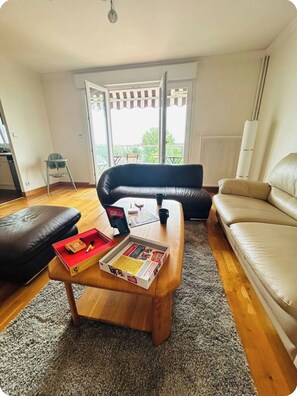 Smart TV, books - Le haie vigné, large quiet apartment close to town center (Caen)