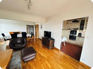 Smart TV, books - Le haie vigné, large quiet apartment close to town center (Caen)