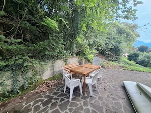 تناول الطعام بالخارج