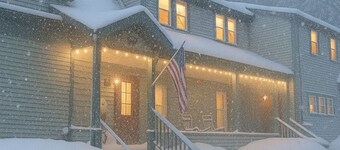 Family-Friendly White Mountain Escape • Hot Tub • 9bed 10bath