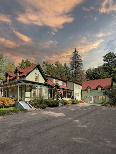 Sleeps 20 • In Village • 10 Bath • Hot Tub