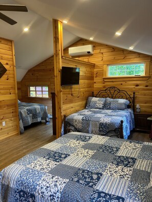 9 soverom, skrivebord, strykejern/-brett og reiseseng for barn