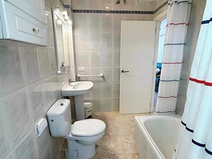 Apartamento | Baño | Secador de pelo y toallas