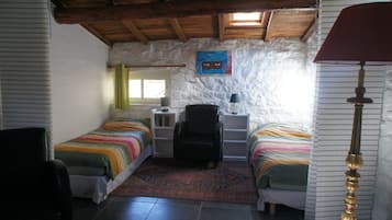 1 habitación, tabla de planchar con plancha, wifi y ropa de cama