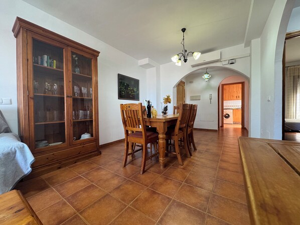 Departamento, 2 habitaciones, para fumadores, patio | Comedor