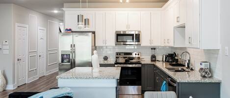 Mikrobølgeovn, ovn, kogeplade, opvaskemaskine