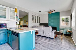 House | 3 bilik tidur, Internet