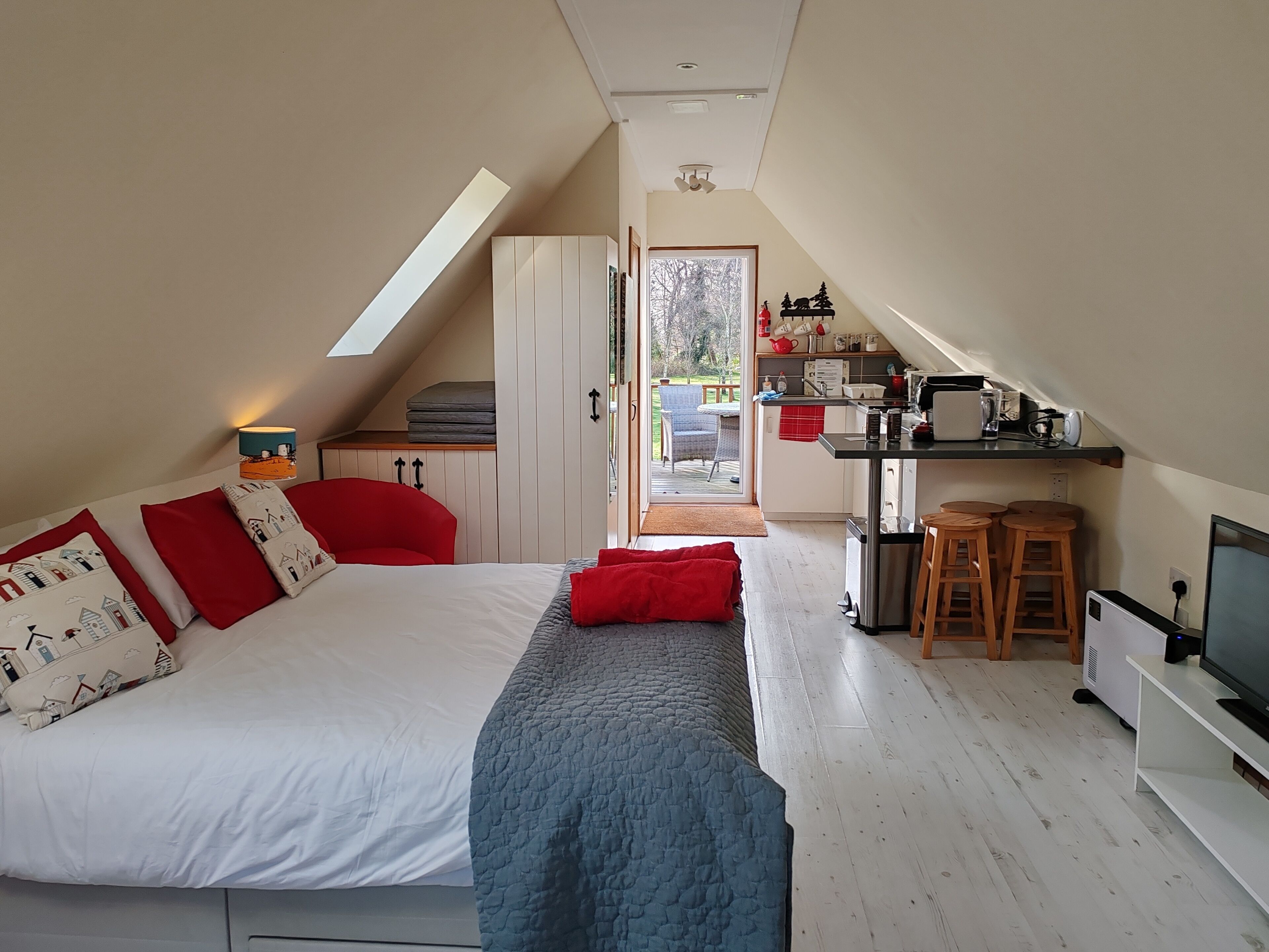 Ferienhütte, 1 Schlafzimmer (STAIRS UP Froggies - NO HOT TUB) | Schallisolierte Zimmer, Bettwäsche