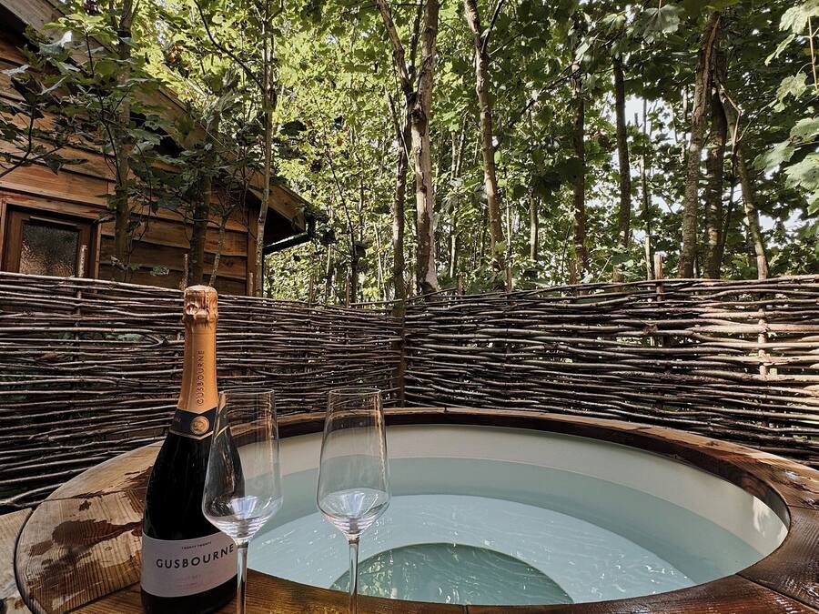 Cabin, 1 Bedroom (Badger - Eco lodge with hot tub) | Soundproofing, bed sheets