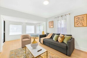 Smart TV, offices - 3BR Retreat with Pool and Fenced Yard - Near Wynwood (Miami)