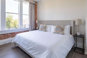 2 Schlafzimmer, Bügeleisen/Bügelbrett, Bettwäsche