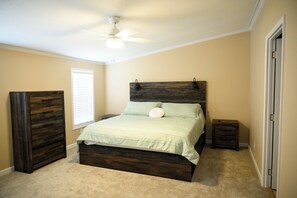 4 bedrooms, free WiFi, bed sheets - 4 Bedroom-Peaceful Beach Getaway-The Turtle Nest- Beach 1 Mile-Grill (North Myrtle Beach)
