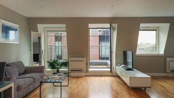 Studio Apartment | Premium bedding, individually decorated, individually furnished, desk