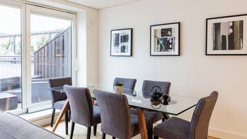 Three Bedroom Apartment | In-room dining