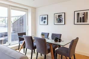 Three Bedroom Apartment | Restauration dans la chambre