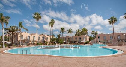 Vacation 'Green Oasis Club' with Shared Pool, Wi-Fi and Air Conditioning