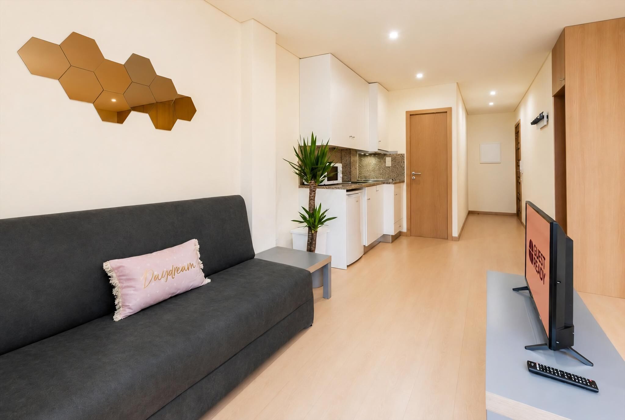 Studio (Standard Studio)